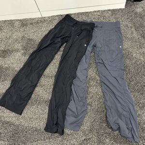 Lululemon parachute pants size 4. Selling each for 25$ or both for 40$